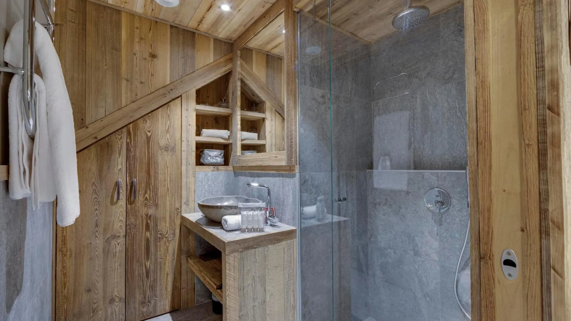 Superbe Duplex 68M² Avec Cheminee, 2 Chambres, Parking Interieur, Et Services Inclus A Val D'Isere - Fr-1-567-46 Frankrig